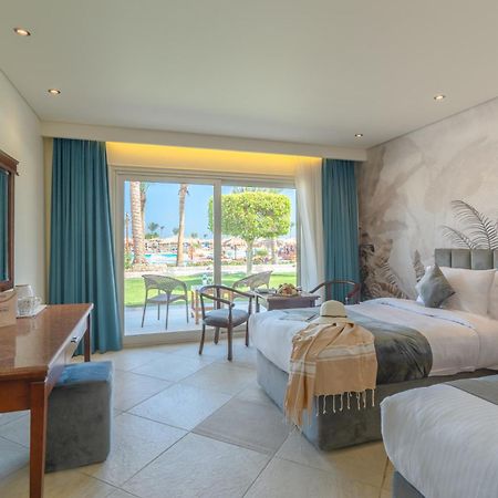Three Corners Sea Beach Resort Coraya Bay Exterior photo