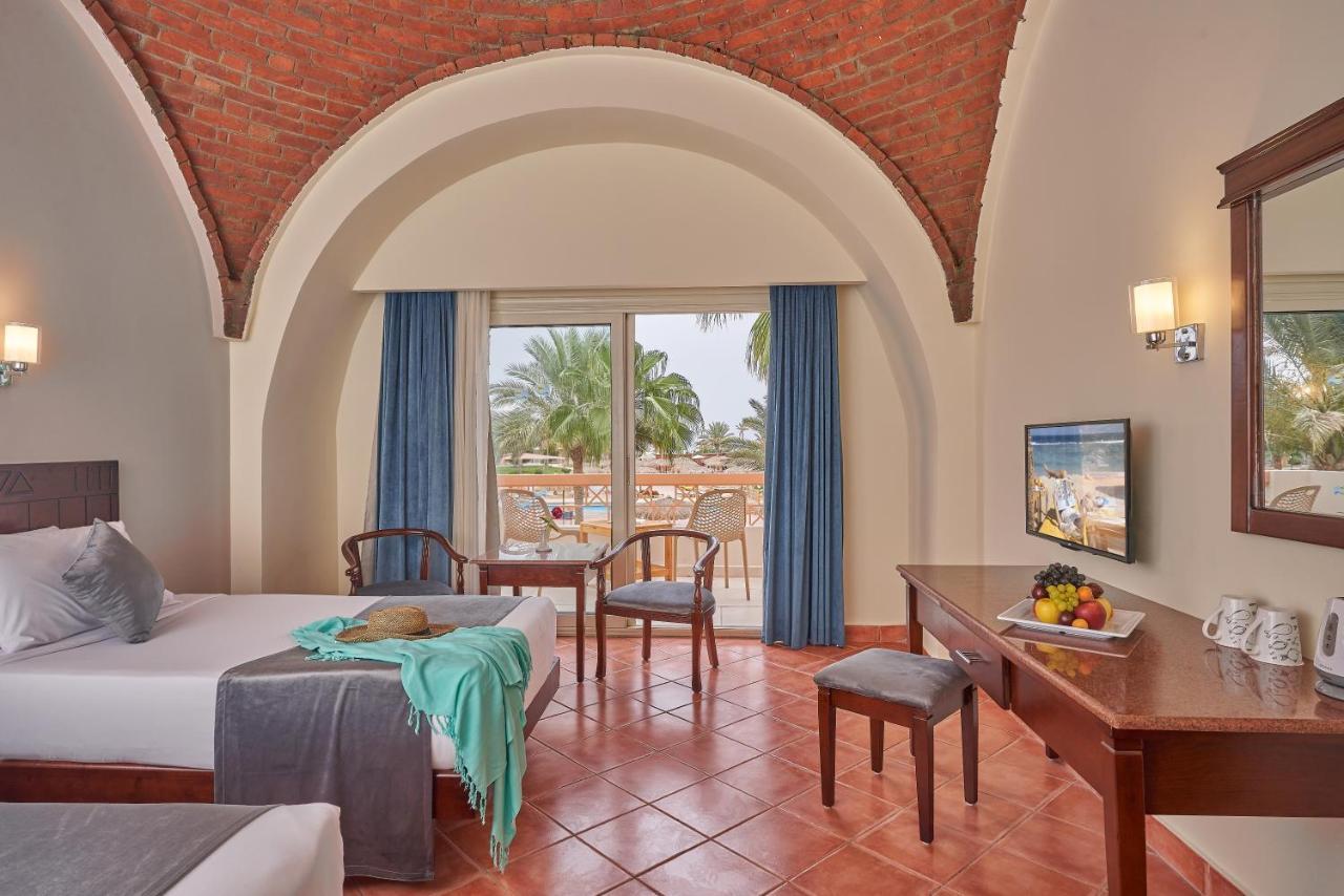 Three Corners Sea Beach Resort Coraya Bay Exterior photo