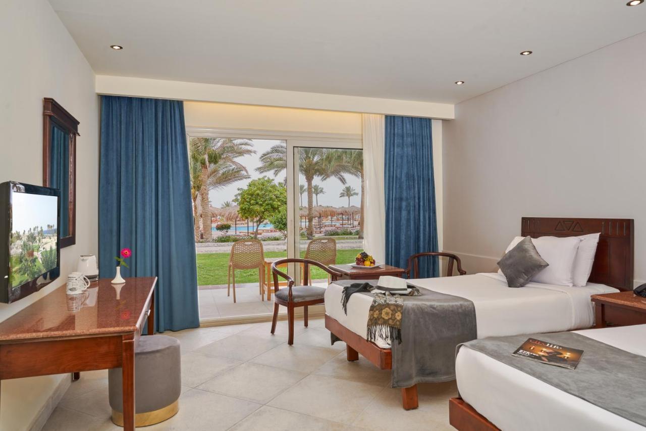 Three Corners Sea Beach Resort Coraya Bay Exterior photo