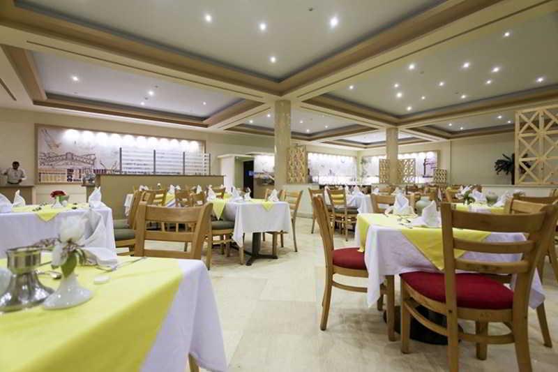 Three Corners Sea Beach Resort Coraya Bay Exterior photo