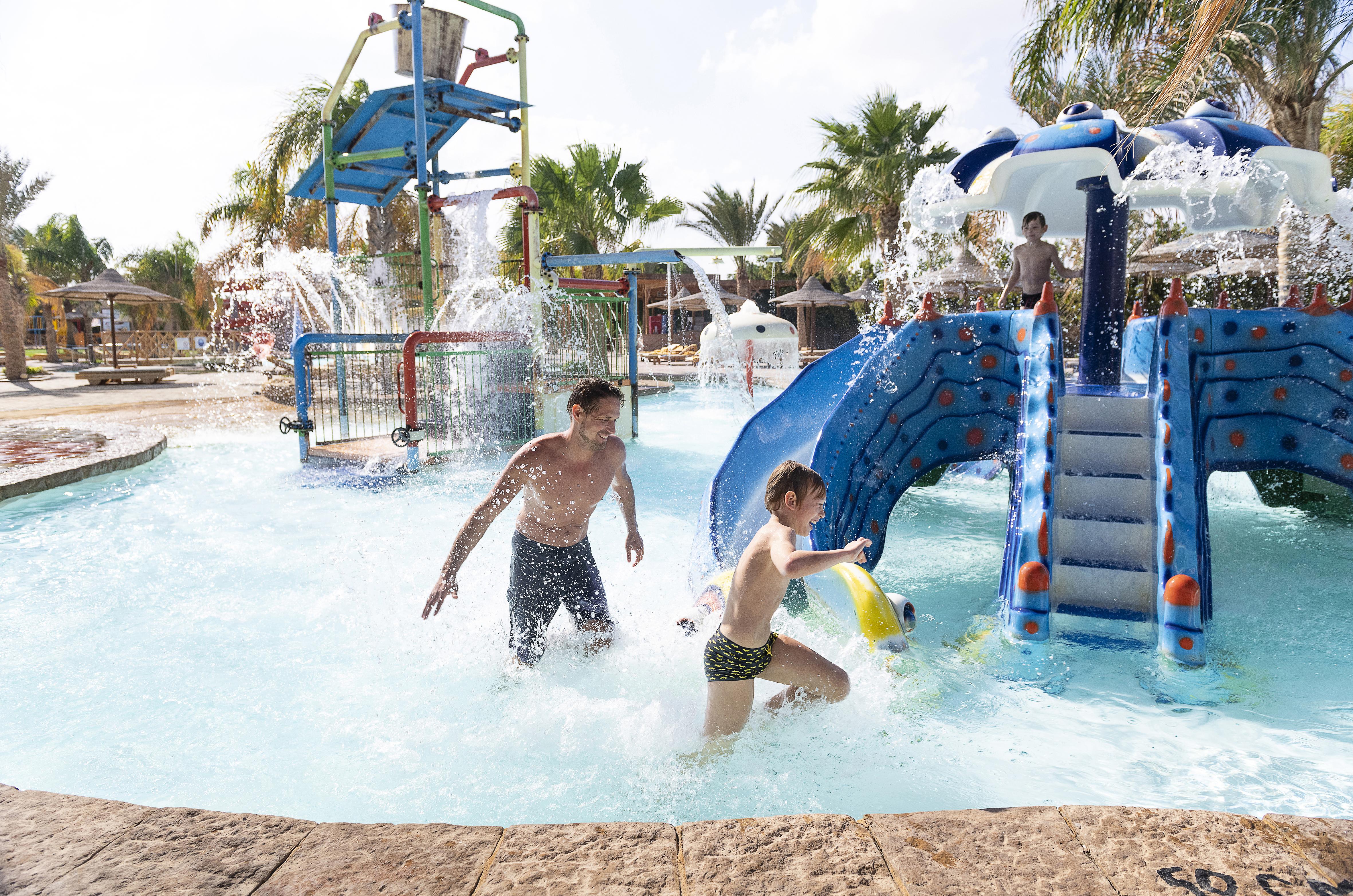 Three Corners Sea Beach Resort Coraya Bay Exterior photo