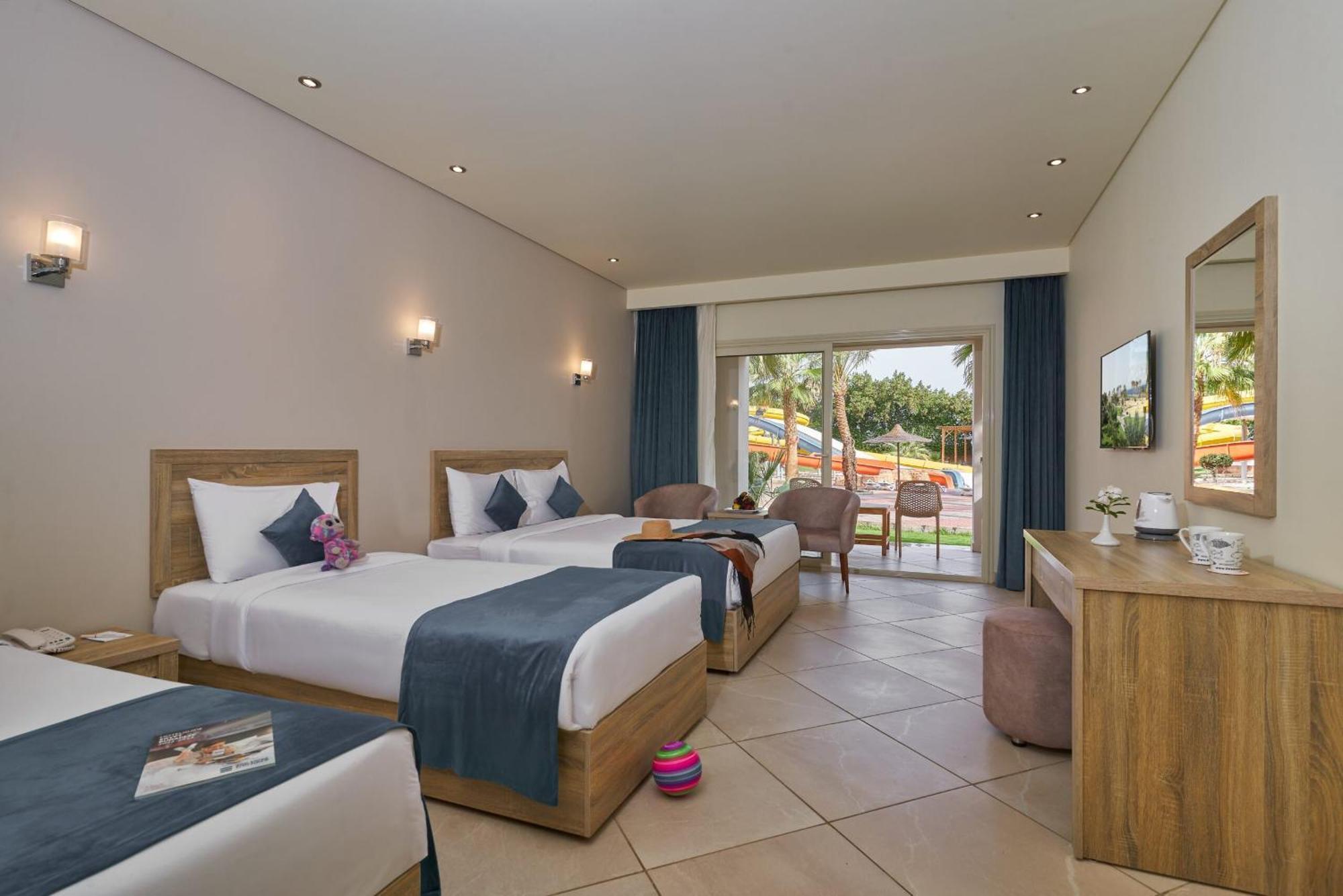 Three Corners Sea Beach Resort Coraya Bay Exterior photo