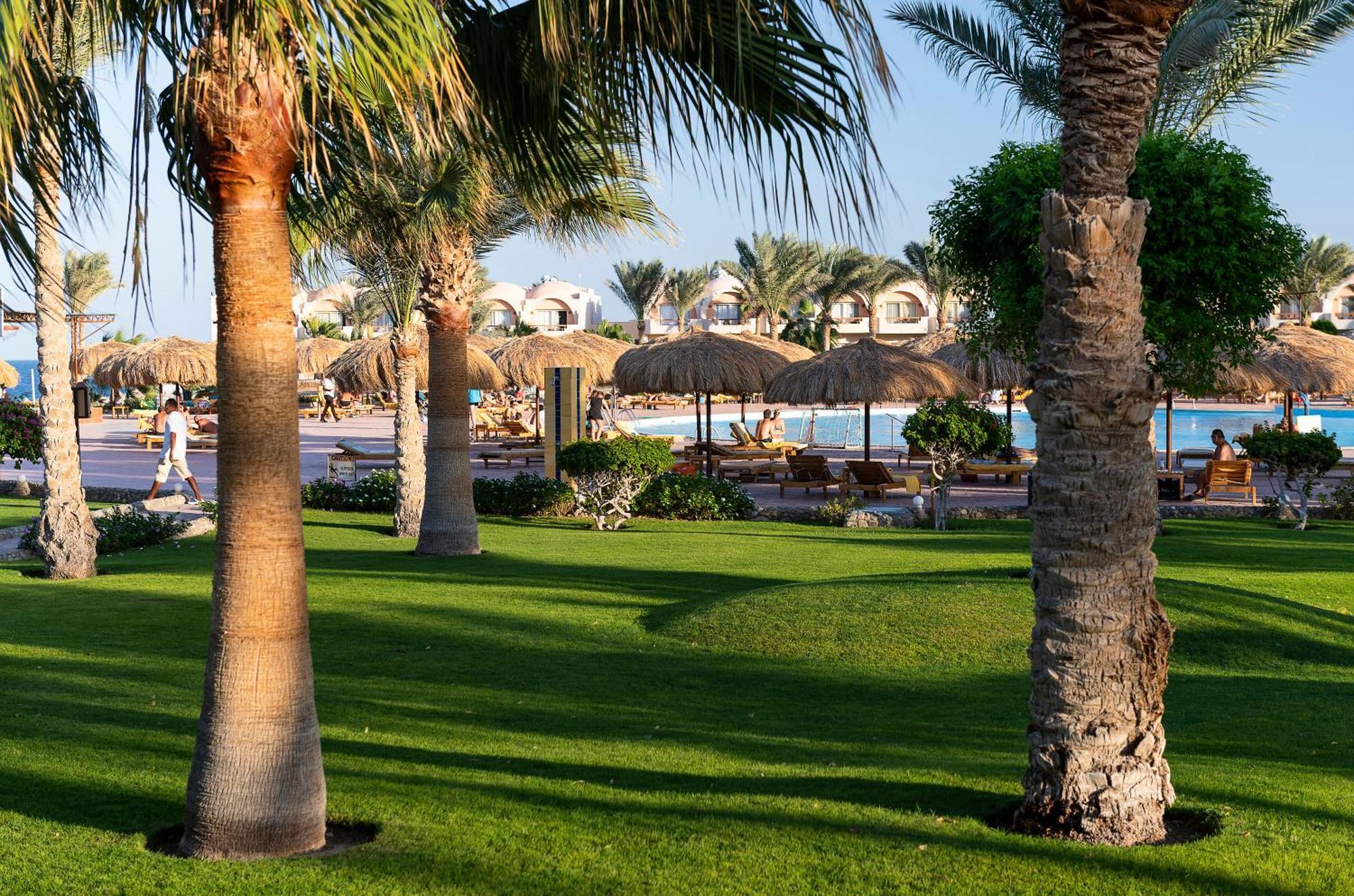 Three Corners Sea Beach Resort Coraya Bay Exterior photo