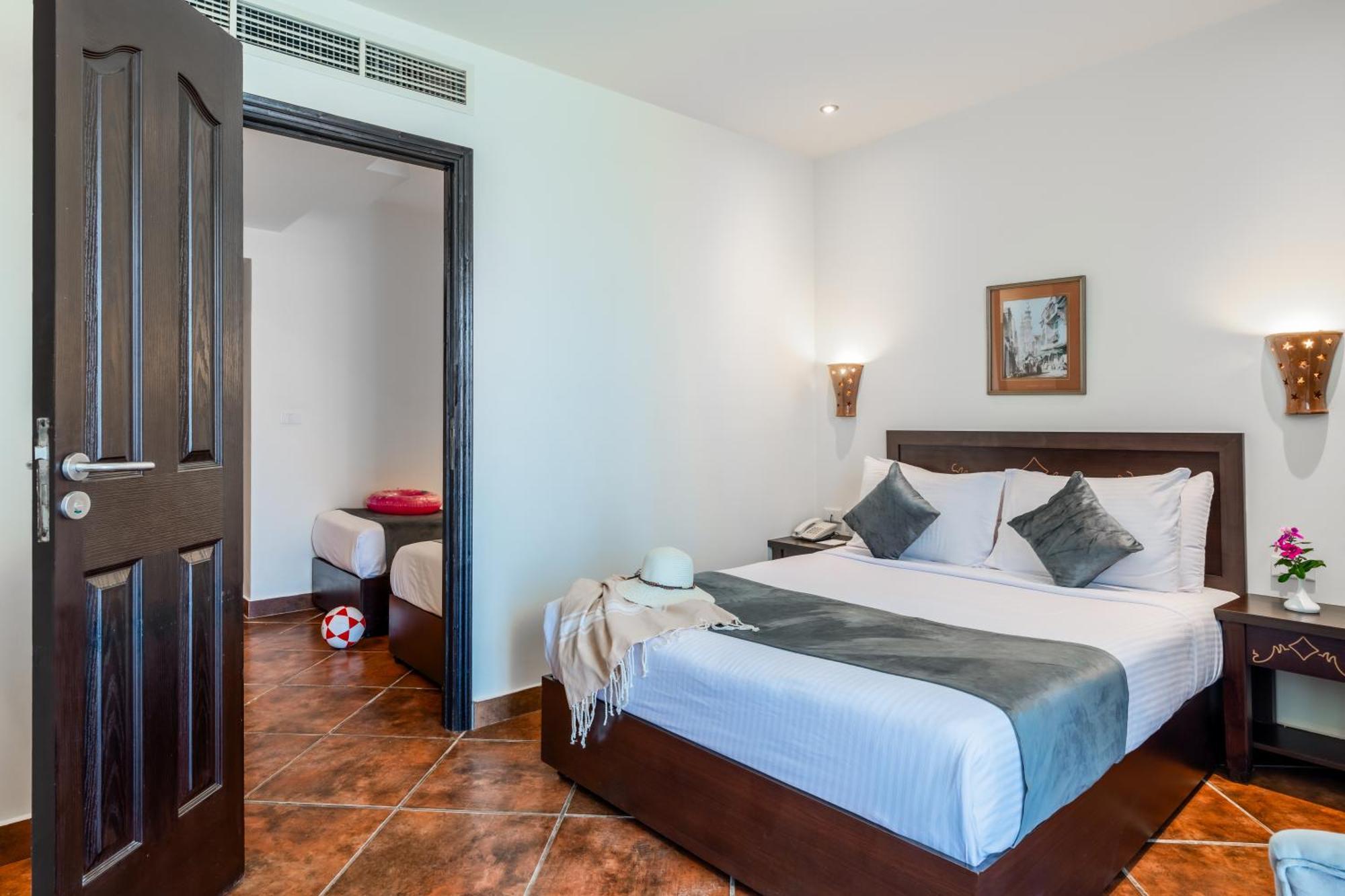 Three Corners Sea Beach Resort Coraya Bay Exterior photo